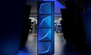 IBM presenta sistema operativo diseñado para nube híbrida e IA